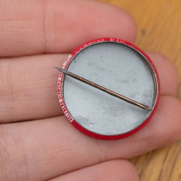 Vintage 60s "I am Loved" Helzberg Diamond Shops Inc. Lapel Round 1" Pin - Picture 4 of 6